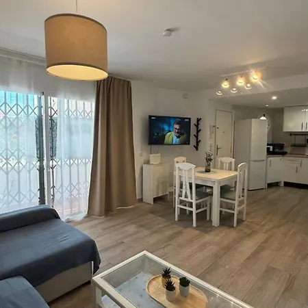 Very Calm And Quiet In Montemar Apartmán